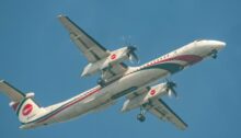 Dash 8-Q400 einer Fluggesellschaft auf dem Flughafenvorfeld