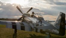 Historische North American P-51 Mustang im Flug